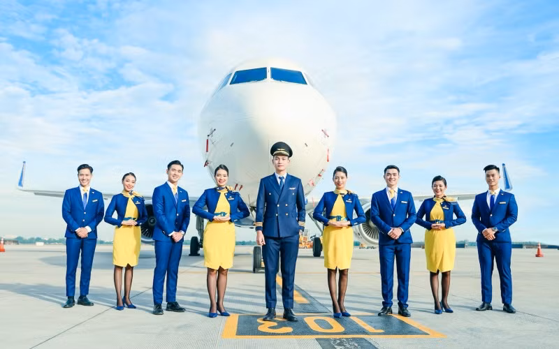 Đội hình tiếp viên của Vietravel Airlines.
