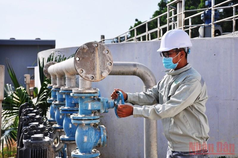 Chủ đầu tư dự án “Nâng cấp, cải tạo một số hạng mục tại bãi rác Khánh Sơn” vi phạm không thực hiện một số nội dung của quyết định phê duyệt báo cáo đánh giá tác động môi trường. Xử phạt 200 triệu đồng vì để ô nhiễm môi trường -0