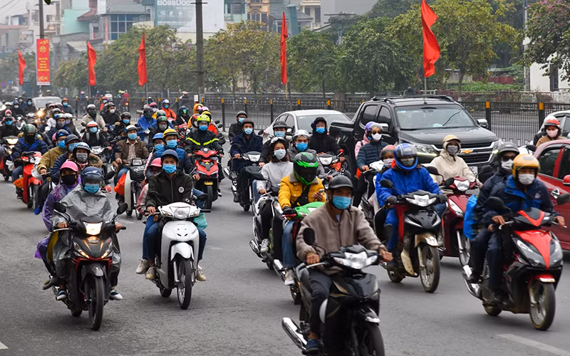 Hàng dài các phương tiện trở lại Hà Nội trong ngày cuối cùng kỳ nghỉ Tết Nguyên Đán -0
