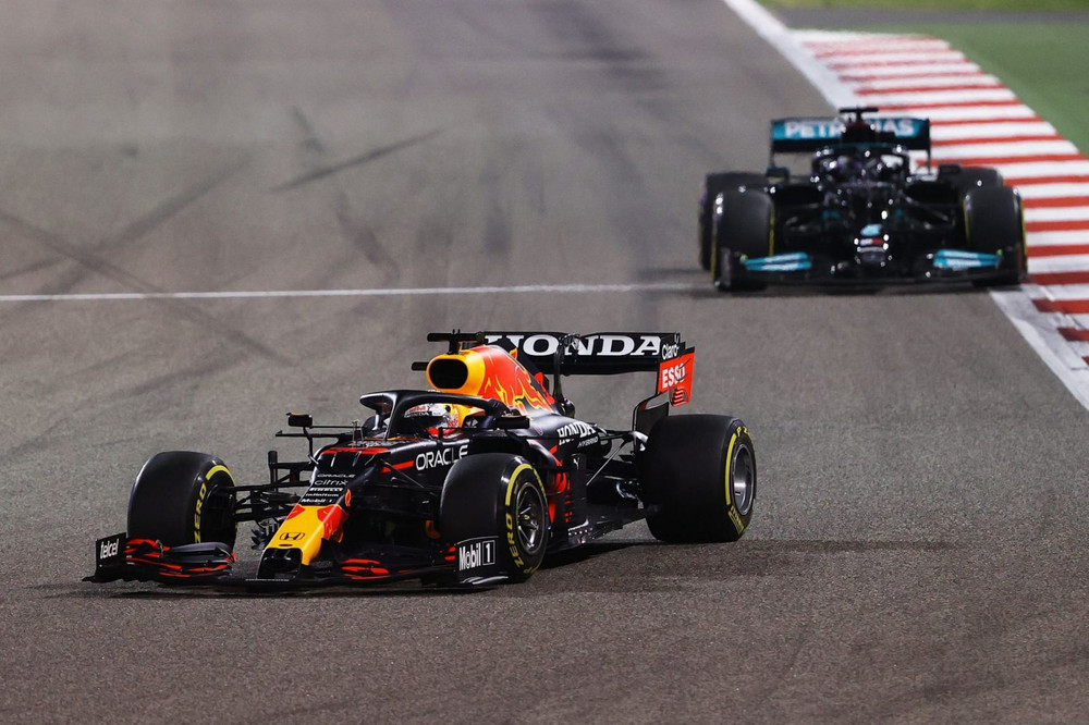 Dù không giành được ngôi vô địch, chiếc RB16B của Red Bull đã thể hiện được sức mạnh đáng nể. Kịch tính chặng đua mở màn F1 2021 -0