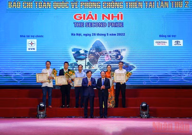 Trao giải Báo chí toàn quốc về Phòng, chống thiên tai lần thứ hai -0