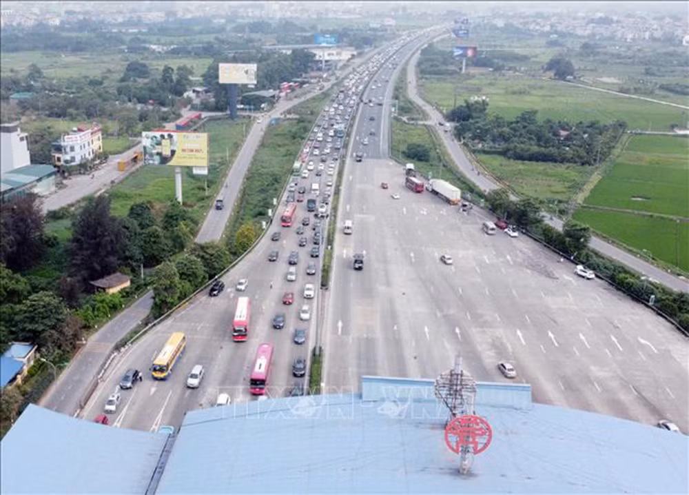 Cửa ngõ Thủ đô ùn tắc kéo dài trong ngày đầu kỳ nghỉ lễ 30/4-1/5 -0