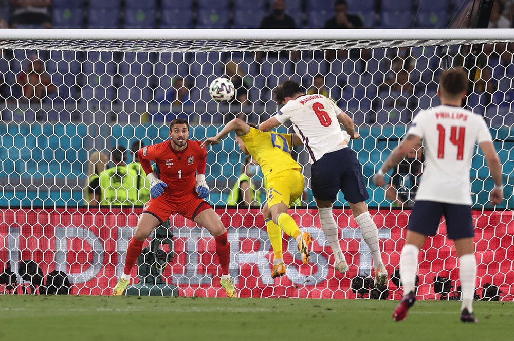 Harry Maguire nhân đôi cách biệt cho Anh ngay đầu hiệp hai. (Ảnh: UEFA) Harry Kane lập cú đúp, Anh thắng đậm Ukraine vào bán kết Euro 2020 -0