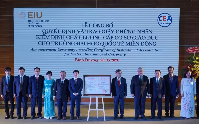 GIAYKIEMDINH-1598330280451.jpg