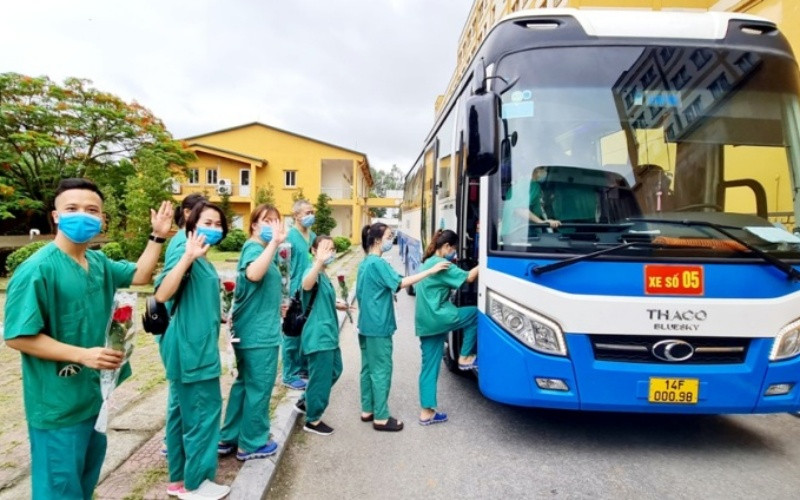Đoàn thầy thuốc, điều dưỡng, kỹ thuật viên của tỉnh Quảng Ninh hỗ trợ tỉnh Bắc Giang chống dịch Covid-19. (Ảnh: Quang Thọ) Bài 3: Tỏa sáng tình dân tộc, nghĩa đồng bào -0