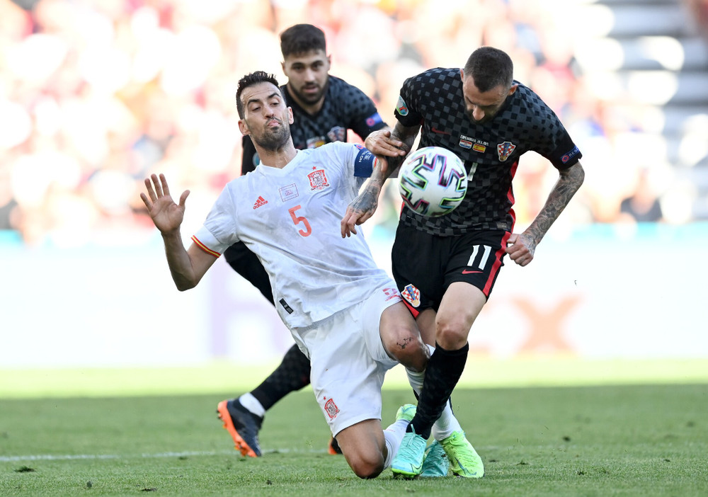 Lượt trận tiếp theo vòng 1/8 Euro 2020 đã trải qua ngày thi đấu khó quên khi mà các cầu thủ tạo nên những màn rượt đuổi siêu kịch tính, với những diễn biến khó tin kèm theo những "cơn mưa bàn thắng". (Ảnh: UEFA) Cận cảnh bữa tiệc tám bàn thắng đưa Tây Ban Nha vào tứ kết Euro 2020 -0