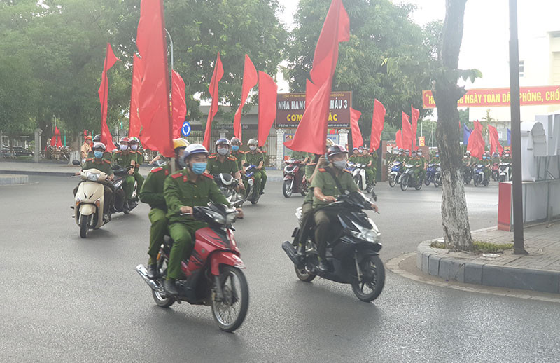 Các lực lượng tổ chức diễu hành cổ động hưởng ứng Ngày toàn dân phòng, chống mua bán người 30-7. Mít-tinh “Ngày toàn dân phòng, chống mua bán người - 30-7” -0