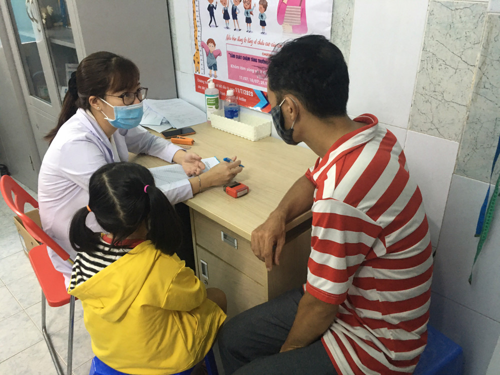 Bác sĩ tư vấn cho phụ huynh. Đừng làm mất cơ hội vàng can thiệp tăng chiều cao cho trẻ -0