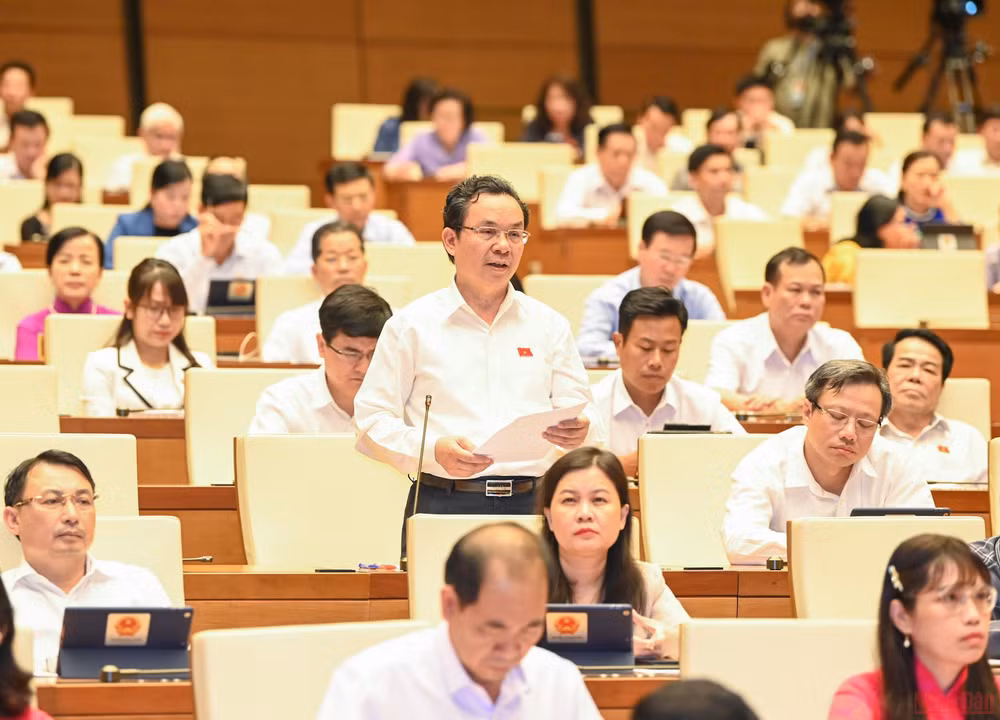 Linh hoạt các giải pháp kiềm chế giá xăng dầu tăng cao -0