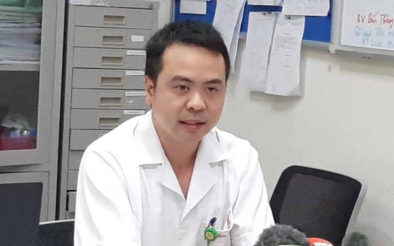 BS Thân Mạnh Hùng, Phó Trưởng khoa Cấp cứu - là một trong bốn người sang Guinea Xích Đạo sáng nay. Sẵn sàng cho