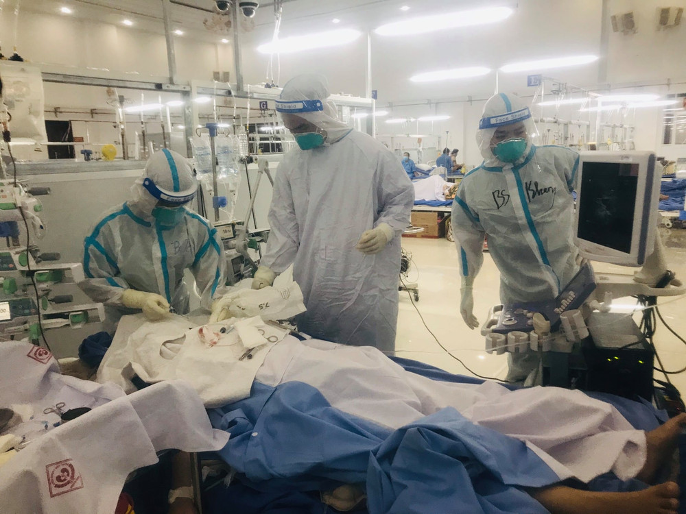 Sản phụ được can thiệp ECMO. (Ảnh: MINH TÂM) Thêm nhiều ca bệnh Covid-19 được hồi sinh kỳ tích -0