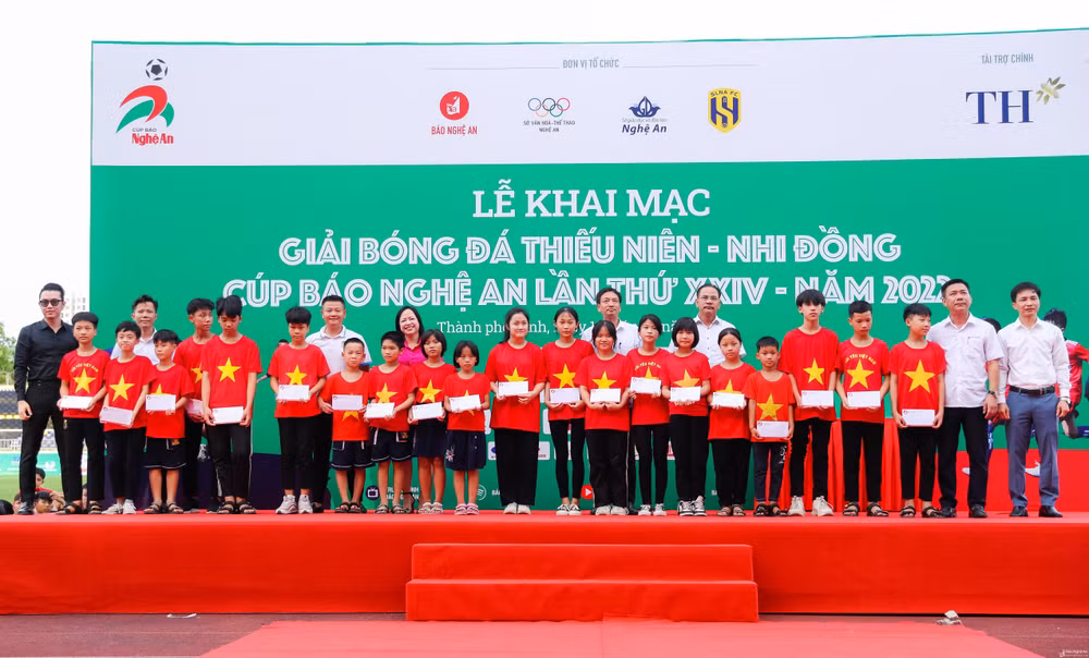 Khai mạc giải bóng đá Cúp báo Nghệ An lần thứ 24.