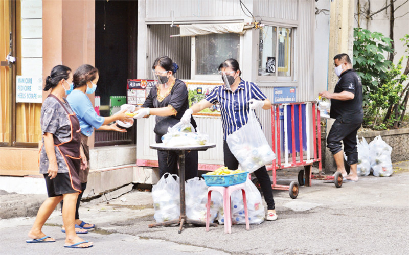 Một điểm phát suất ăn miễn phí cho những người có hoàn cảnh khó khăn của kiều bào ta tại Thái Lan. Lan tỏa tinh thần sẻ chia của người Việt -0
