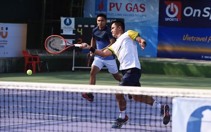 Lê Quốc Khánh và Trịnh Linh Giang phải rất khó khăn mới có vé vào tứ kết.