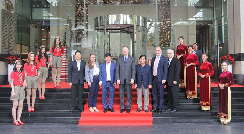 Đại sứ Hoa Kỳ thăm và làm việc với HDbank, Vietjet