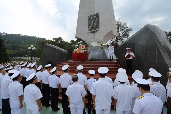 Bến K15 là nơi xuất phát đầu tiên của những con tàu không số đi chi viện cho chiến trường miền Nam, khai thông con đường vận tải chiến lược “Đường Hồ Chí Minh trên biển”.