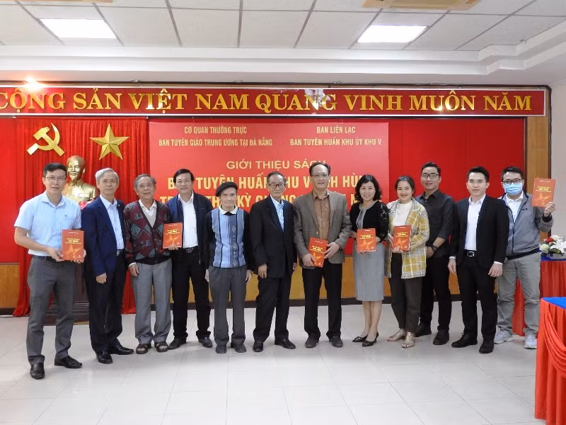 Buổi lễ giới thiệu và ra mắt cuốn sách “Ban Tuyên huấn Khu V anh hùng trong thời kỳ chống Mỹ cứu nước”.