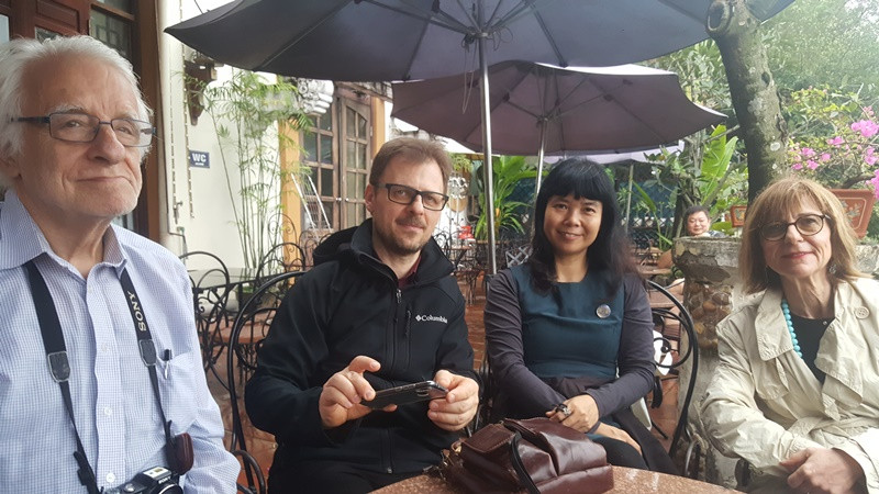 Từ trái qua phải: dịch giả Đức Guenter Giesenfeld, nhà thơ Sandor Halmosi, nhà văn Kiều Bích Hậu, nhà thơ Laura Garavaglia. (Ảnh: NVCC) Mở những cánh cửa, đưa văn học Việt ra thế giới -0