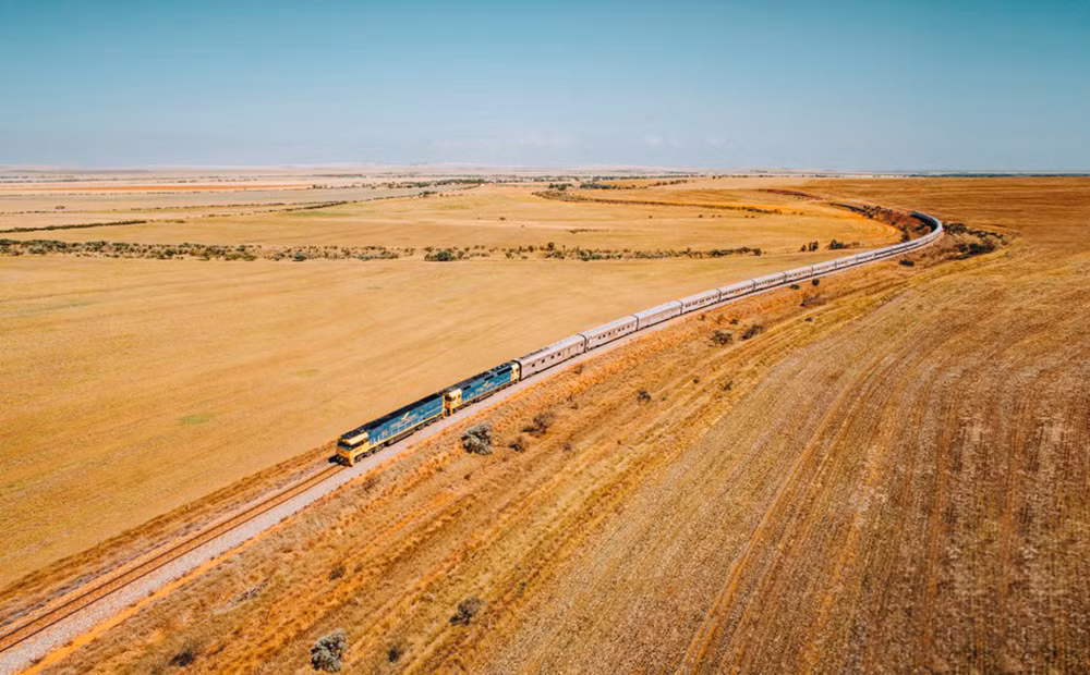 Ngắm cảnh sắc ấn tượng trên những chuyến tàu hỏa nổi tiếng nhất thế giới -0