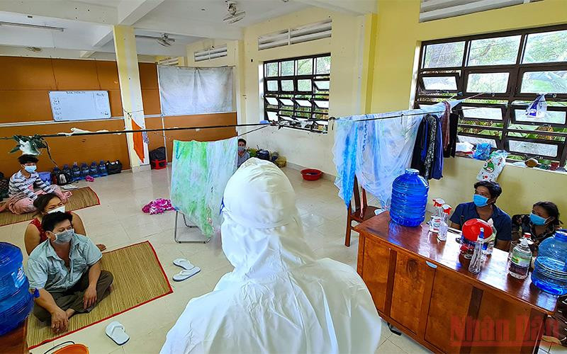 Bí thư Tỉnh ủy Cà Mau kiểm tra công tác cách ly tập trung tại xã Khánh An, huyện U Minh, tỉnh Cà Mau. Cà Mau kiểm tra, chấn chỉnh công tác cách ly ở cơ sở -0