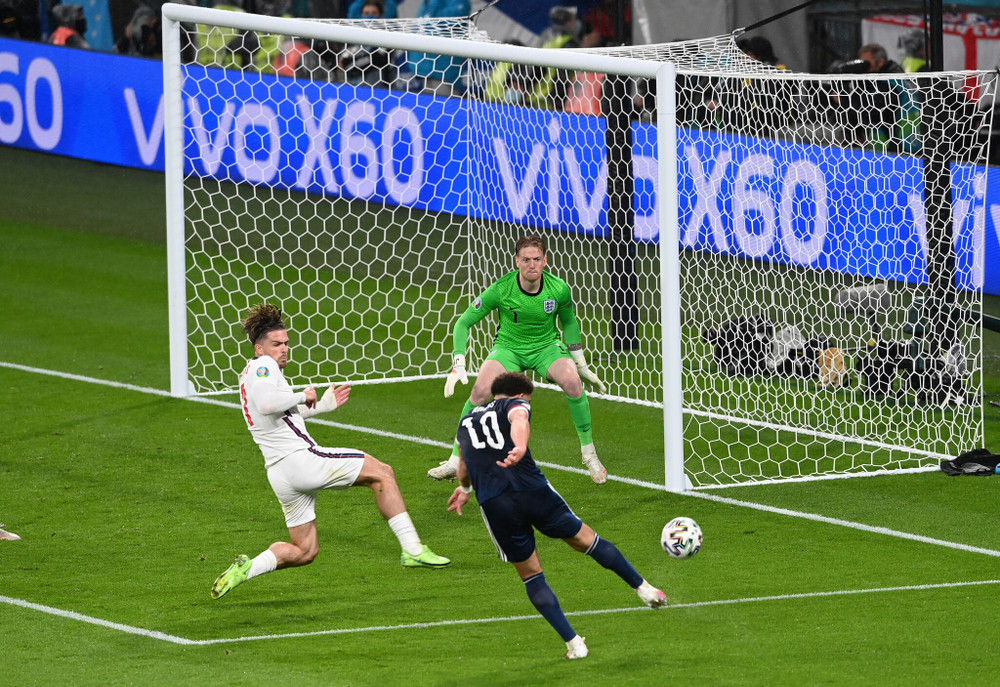 Che Adams bỏ lỡ cơ hội ở phút 78. (Ảnh: UEFA) Anh bị Scotland cầm hòa tại Wembley -0
