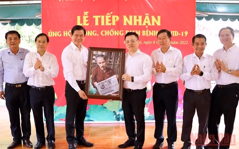 Báo Nhân Dân hỗ trợ tỉnh Đồng Nai 200 triệu đồng phòng, chống dịch -0