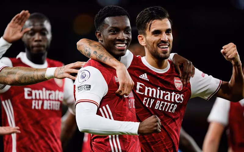 Các cầu thủ Arsenal lại được hưởng niềm vui chiến thắng.