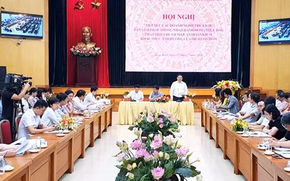 Các đại biểu thảo luận về những biện pháp tăng sức hút cho du lịch Hoàn Kiếm.