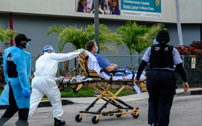 Người bệnh tại một trung tâm điều trị Covid-19 tại Florida, Mỹ. (Ảnh: Reuters)