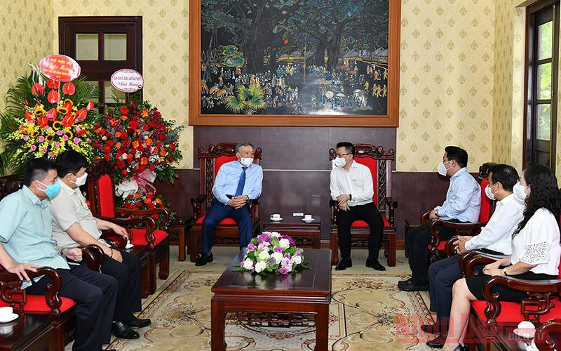 Việc phát triển trên các nền tảng số sẽ giúp Báo Nhân Dân tiếp cận đa dạng đối tượng bạn đọc, nhất là bạn đọc trẻ. (ẢNH: THỦY NGUYÊN) Báo Nhân Dân là kênh thông tin chính thống, chuẩn mực trong công tác tuyền truyền -0