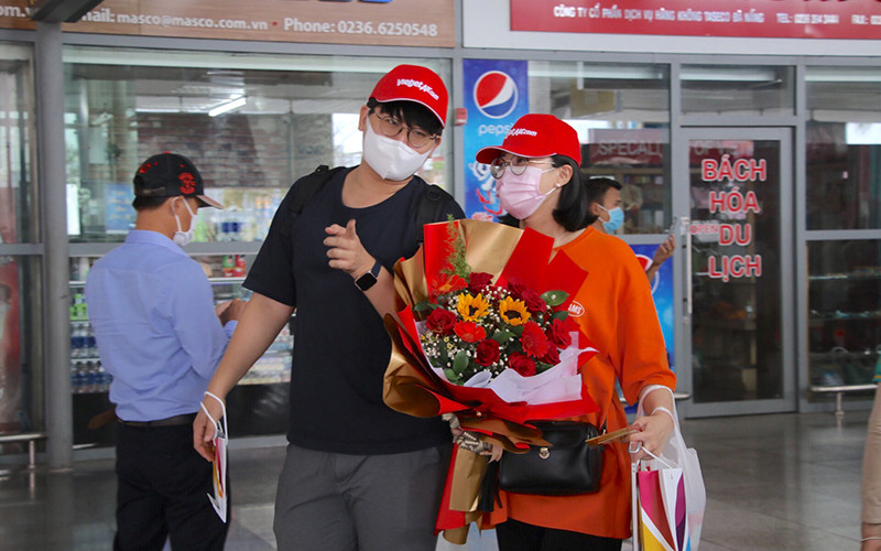 Du khách trở lại Đà Nẵng. Đà Nẵng sẵn sàng mở cửa, chào đón khách du lịch -0