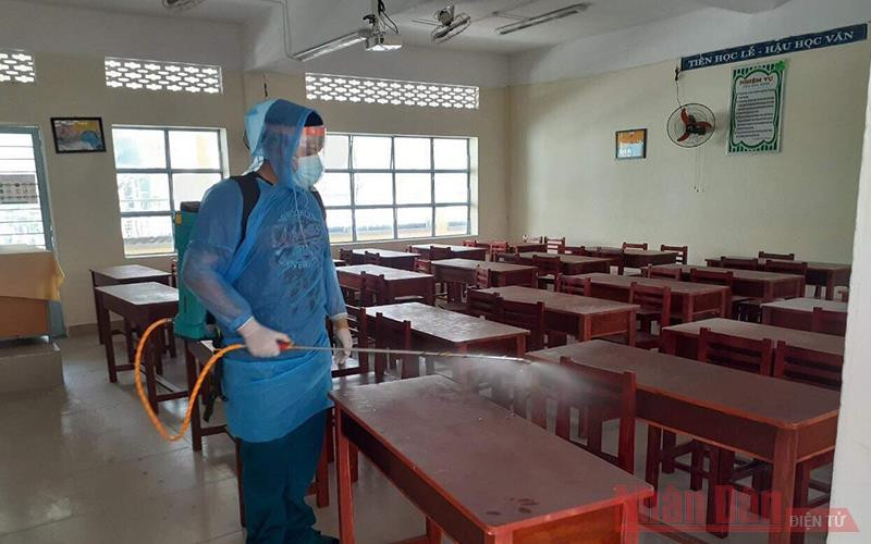 Phun khủ trùng lớp học được các trường đồng loạt triển khai. Đà Nẵng sẵn sàng đón học sinh trở lại trường -0