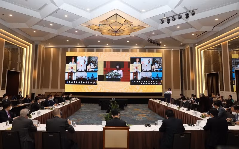 Toàn cảnh diễn đàn.