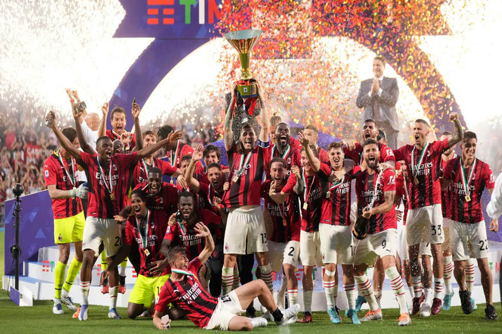 AC Milan ăn mừng danh hiệu vô địch Seria A lần thứ 19. (Ảnh: Getty Images) AC Milan vô địch Serie A sau 11 năm chờ đợi -0