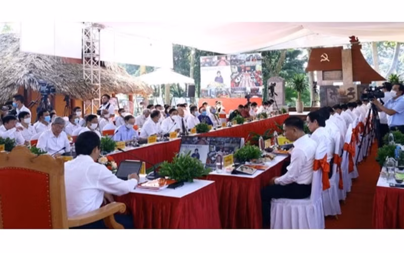 Các đại biểu dự hội thảo tại điểm cầu Tỉnh ủy Thái Nguyên được tổ chức tại nơi ra đời cơ sở Đảng đầu tiên của tỉnh. 