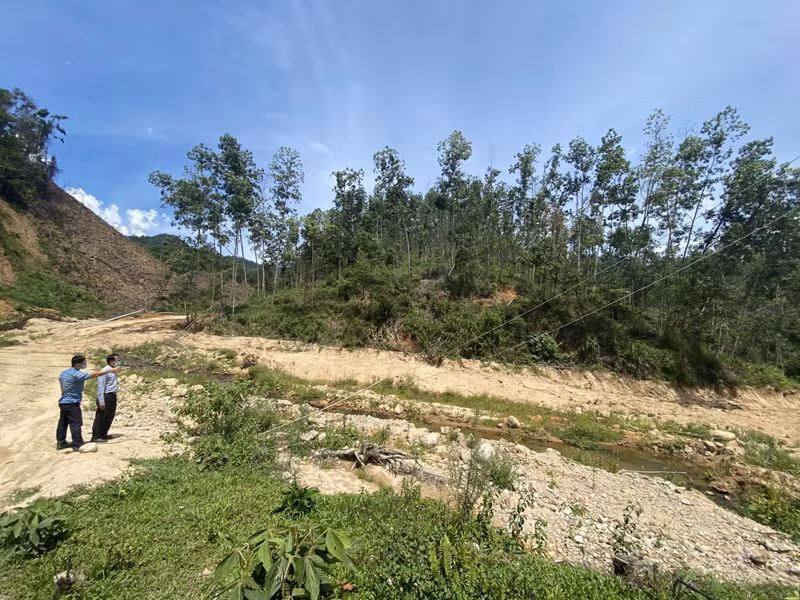 Sớm xây dựng khu tái định cư cho người dân vùng sạt lở Sơn Tây, Quảng Ngãi -0