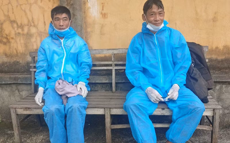 Các đối tượng nhập cảnh trái phép vừa được Đồn biên phòng Pa Thơm phát hiện, bắt giữ.