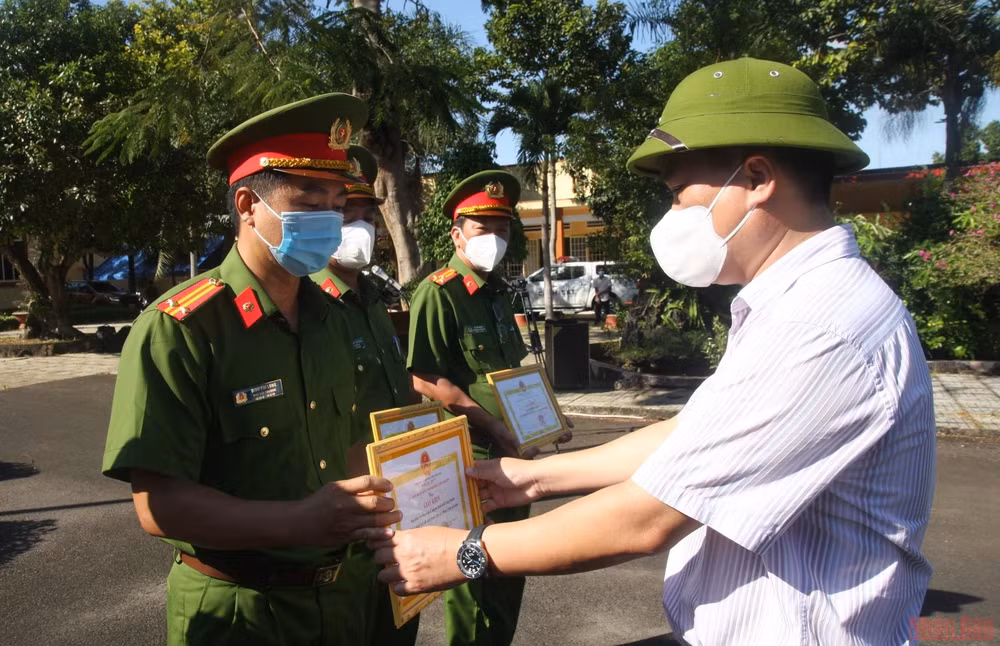 Đồng Nai: Khen thưởng đột xuất các lực lượng bắt đối tượng&nbsp;đặc biệt nguy hiểm -0