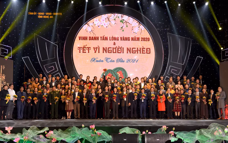 Nghệ An vinh danh những tấm lòng vàng vì cộng đồng năm 2020 và Tết vì người nghèo Xuân Tân Sửu 2021.