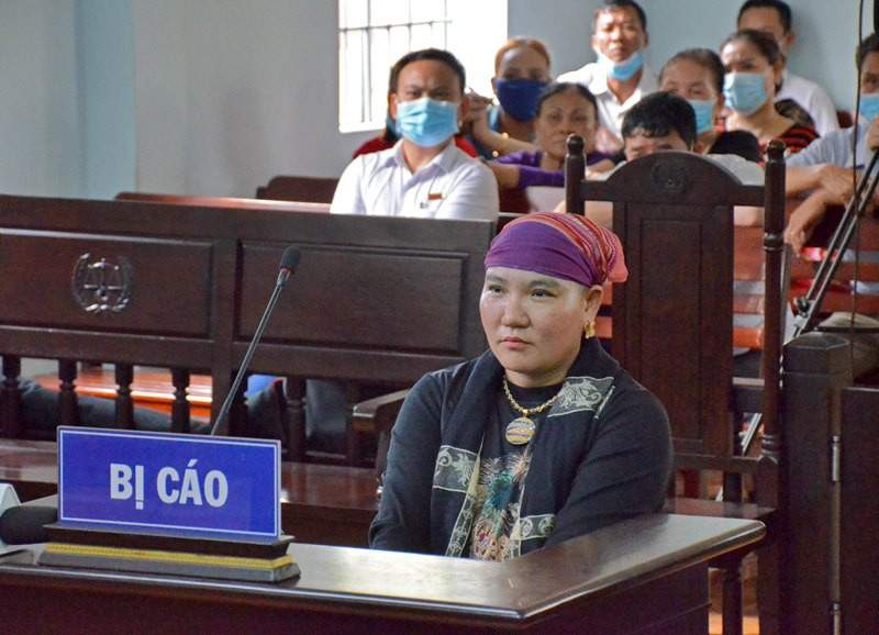 Bà Trần Thị Ngọc Nữ bị TAND TP Phan Thiết (Bình Thuận) xử phạt chín tháng tù về tội “Gây rối trật tự công cộng” tại TAND tỉnh. (Ảnh: ĐÌNH CHÂU) Nhiều sai phạm về đất đai tại phường Mũi Né, TP Phan Thiết -0