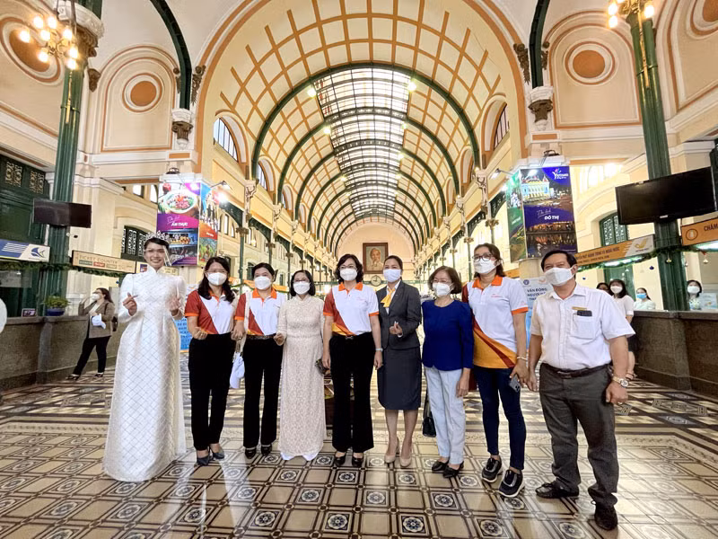 Bưu điện thành phố, một trong những địa điểm thu hút du khách khi đến TP Hồ Chí Minh.