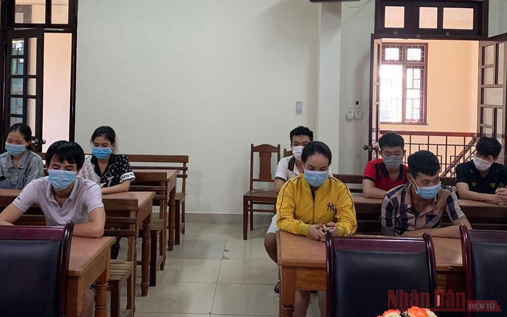 Các đối tượng tụ tập, sử dụng ma tuý bị phát hiện tối 22-8. Ảnh Công an phường Khuê Mỹ.
