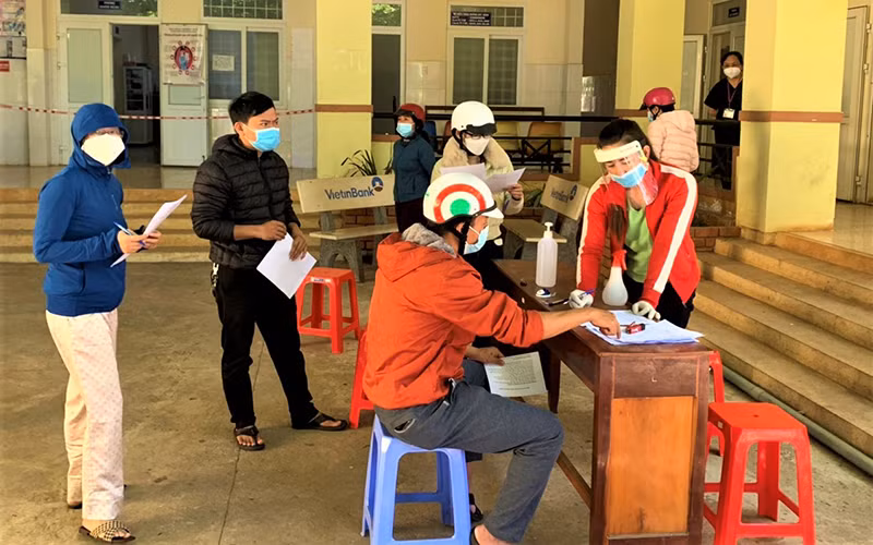 Các trường hợp dương tính với SARS-CoV-2 ở phường Tân Lợi, thành phố Buôn Ma Thuột đến Trạm Y tế phường khai báo y tế.