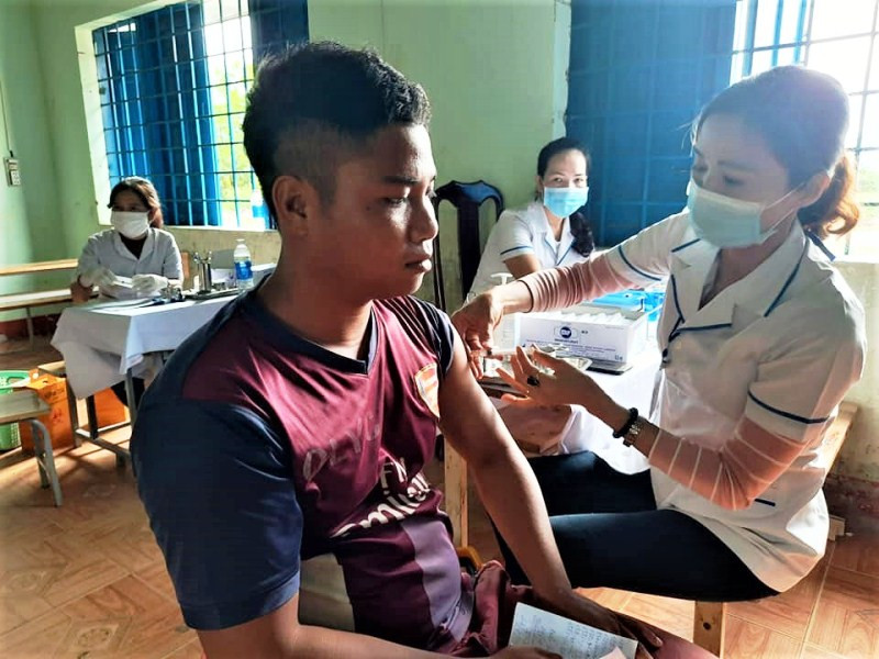 Người dân ở vùng sâu tỉnh Đắk Lắk tiêm vắc-xin phòng, chống dịch bạch hầu. Dịch bạch hầu ở Đắk Lắk vẫn chưa được kiểm soát -0