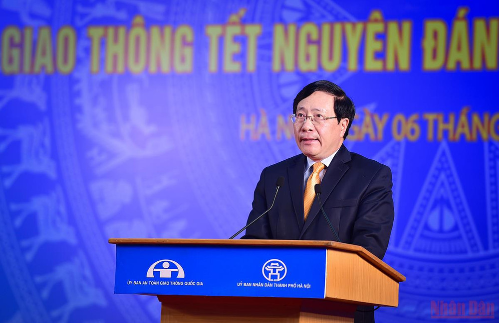 Đồng chí Phạm Bình Minh, Uỷ viên Bộ Chính trị, Phó Thủ tướng Thường trực Chính phủ, Chủ tịch Uỷ ban An toàn giao thông Quốc gia phát biểu phát động Năm An toàn giao thông 2022. (Ảnh: Thành Đạt) Lễ phát động ra quân Năm An toàn giao thông 2022 -0