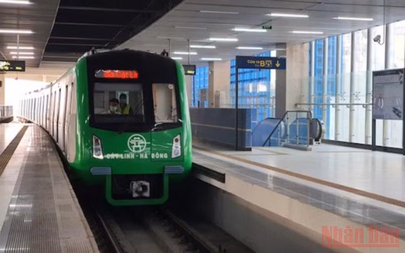 Tàu điện trên cao Cát Linh-Hà Đông phải chuyển sang chế độ lái thủ công để dừng đỗ đúng tại các ga.