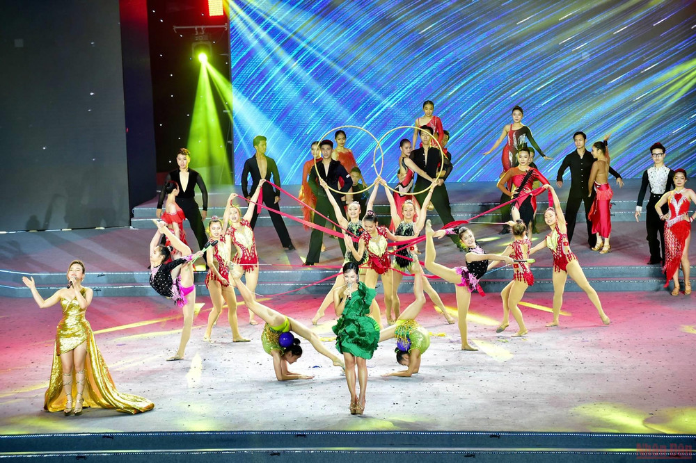 (Ảnh: Trần Hải) Những màn trình diễn ấn tượng trong Lễ bế mạc SEA Games 31 -0