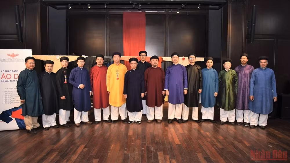 Đưa áo dài ngũ thân về đúng giá trị của một di sản văn hóa -0