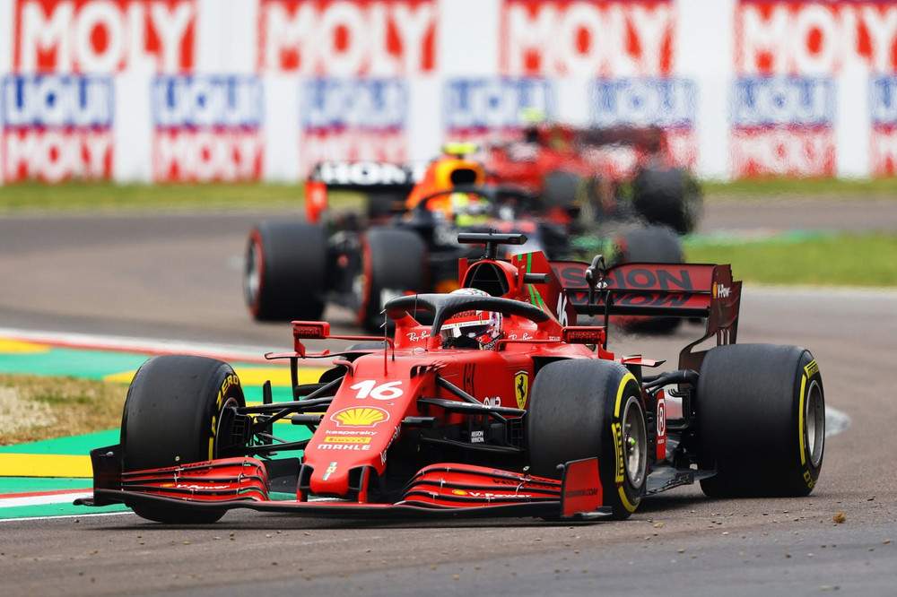 Ferrari kết thúc cuộc đua trên sân nhà với hai tay đua trong Top 5. Max Verstappen soán ngôi ngoạn mục tại đường đua Imola -0
