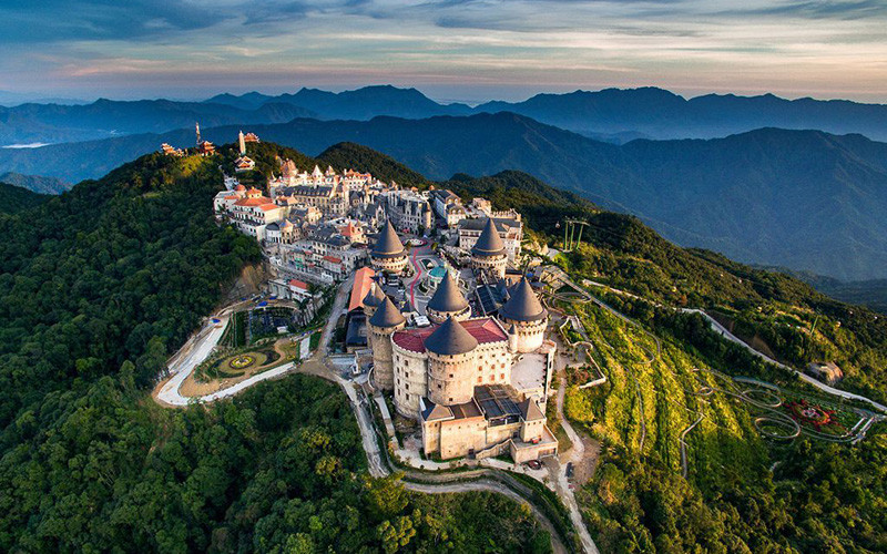 Sun World Ba Na Hills (Đà Nẵng) tiếp tục ghi dấu ấn với giải thưởng Công viên chủ đề hàng đầu châu Á (Ảnh: Sungroup) Du lịch Việt Nam 2020: phát huy nội lực trong “bão Covid-19” -0